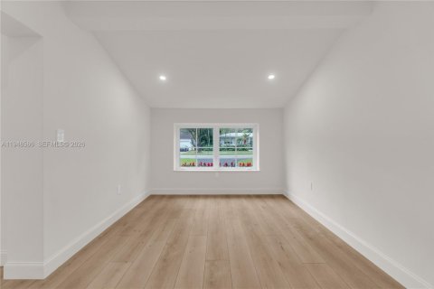 House in Miami Shores, Florida 4 bedrooms, 258.92 sq.m. № 2017424 - photo 24