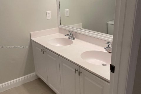 Casa en venta en Miami, Florida, 3 dormitorios, 138.42 m2 № 1953160 - foto 15