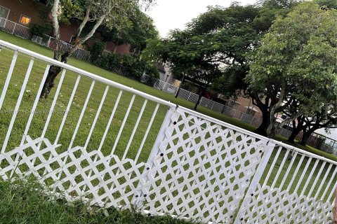 Casa en venta en Miami, Florida, 3 dormitorios, 138.42 m2 № 1953160 - foto 22