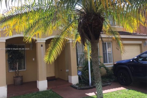 Casa en venta en Miami, Florida, 3 dormitorios, 138.42 m2 № 1953160 - foto 1
