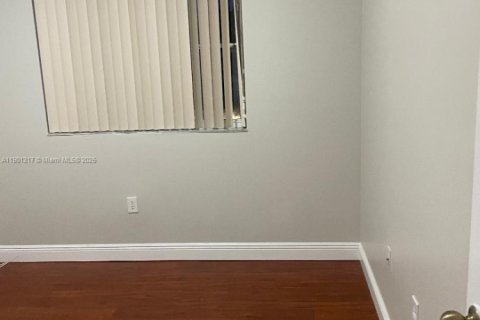 Casa en venta en Miami, Florida, 3 dormitorios, 138.42 m2 № 1953160 - foto 13