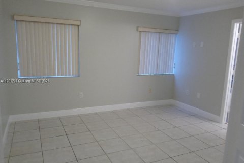 Casa en venta en Miami, Florida, 3 dormitorios, 138.42 m2 № 1953160 - foto 3
