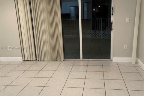 Casa en venta en Miami, Florida, 3 dormitorios, 138.42 m2 № 1953160 - foto 7