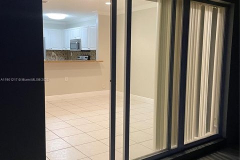Casa en venta en Miami, Florida, 3 dormitorios, 138.42 m2 № 1953160 - foto 8