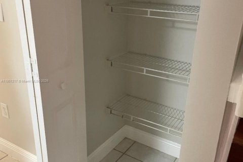 Casa en venta en Miami, Florida, 3 dormitorios, 138.42 m2 № 1953160 - foto 14