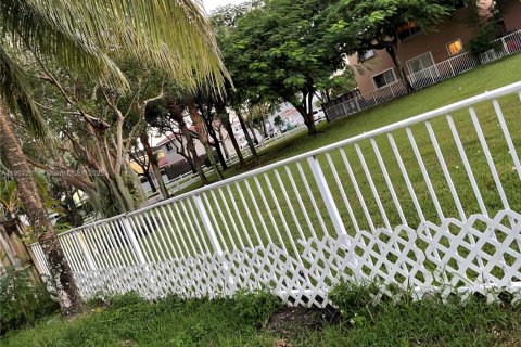 Casa en venta en Miami, Florida, 3 dormitorios, 138.42 m2 № 1953160 - foto 21