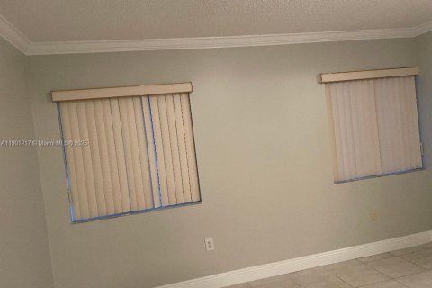 Casa en venta en Miami, Florida, 3 dormitorios, 138.42 m2 № 1953160 - foto 16
