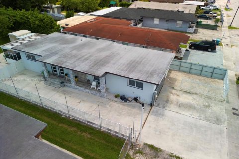 Immobilier commercial à vendre à Miami, Floride: 157.93 m2 № 1896938 - photo 6