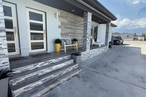 Immobilier commercial à vendre à Miami, Floride: 157.93 m2 № 1896938 - photo 3