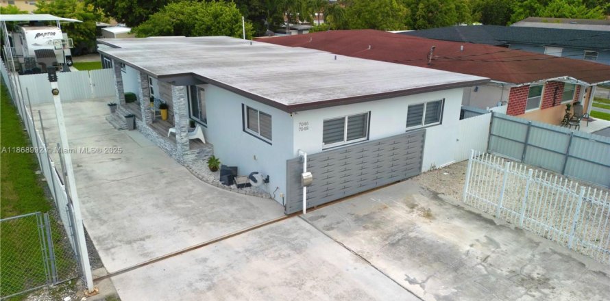 Immobilier commercial à Miami, Floride 157.93 m2 № 1896938