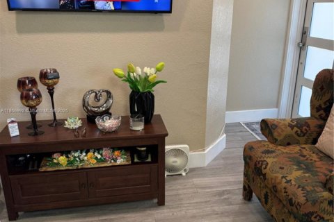 Immobilier commercial à vendre à Miami, Floride: 157.93 m2 № 1896938 - photo 25