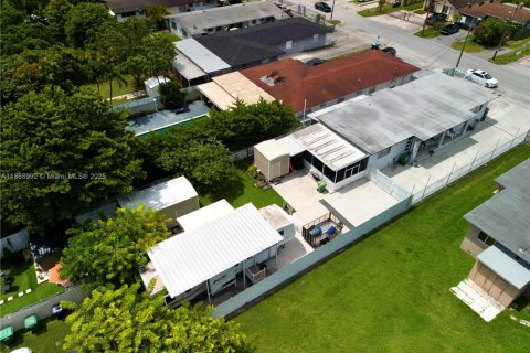 Immobilier commercial à vendre à Miami, Floride: 157.93 m2 № 1896938 - photo 7