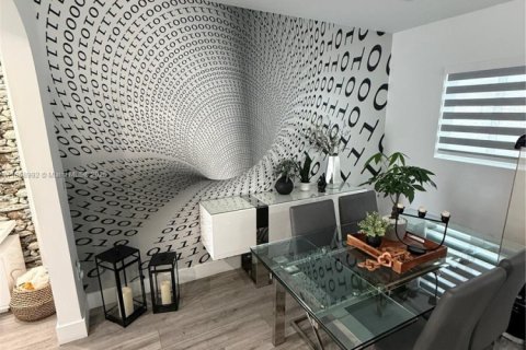 Immobilier commercial à vendre à Miami, Floride: 157.93 m2 № 1896938 - photo 12