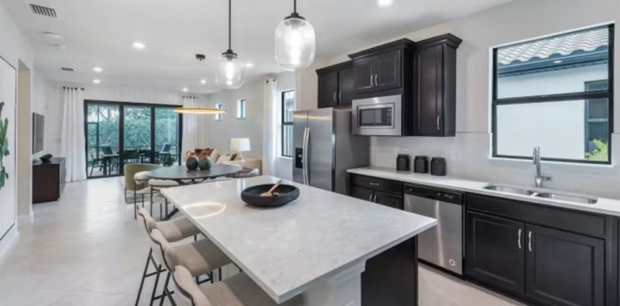 House in DEL WEBB NAPLES in Immokalee, Florida 2 bedrooms, 130 sq.m. № 56941