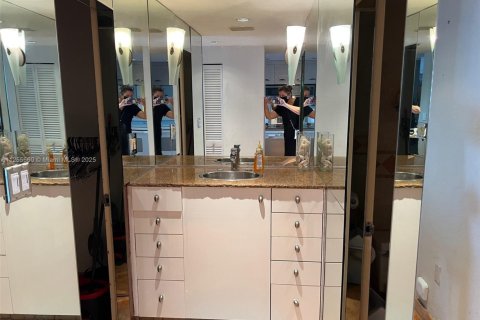 Condominio en alquiler en Miami Beach, Florida, 51.1 m2 № 2019378 - foto 24