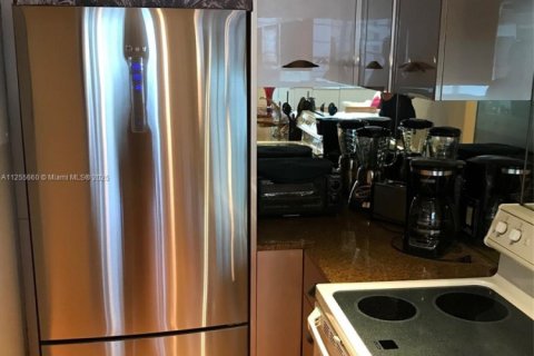 Condominio en alquiler en Miami Beach, Florida, 51.1 m2 № 2019378 - foto 20