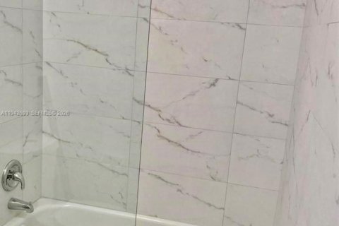 Copropriété à vendre à Pompano Beach, Floride: 2 chambres, 74.32 m2 № 2000112 - photo 11