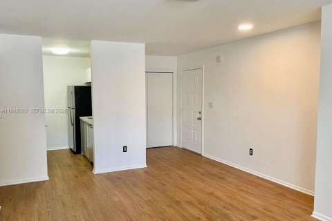 Copropriété à vendre à Pompano Beach, Floride: 2 chambres, 74.32 m2 № 2000112 - photo 2