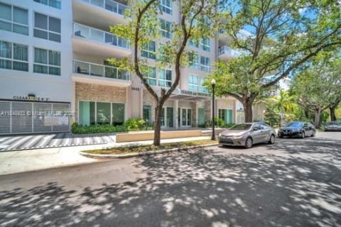 Condo in Hollywood, Florida, 2 bedrooms № 1936641 - photo 3