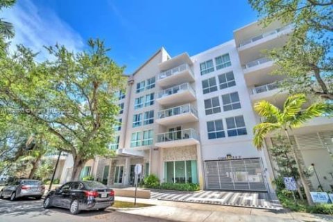 Condo in Hollywood, Florida, 2 bedrooms № 1936641 - photo 2