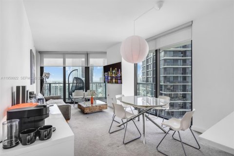 Condominio en alquiler en Miami, Florida, 2 dormitorios, 100.71 m2 № 2020044 - foto 2