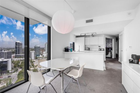 Condominio en alquiler en Miami, Florida, 2 dormitorios, 100.71 m2 № 2020044 - foto 5