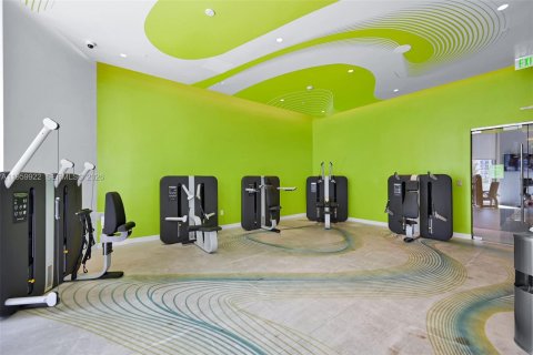 Condominio en alquiler en Miami, Florida, 2 dormitorios, 100.71 m2 № 2020044 - foto 16