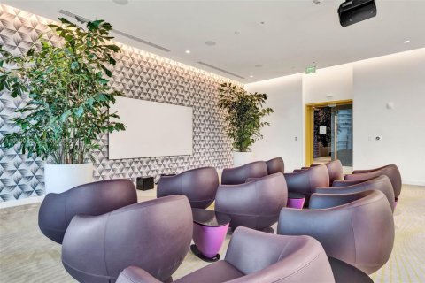 Condominio en alquiler en Miami, Florida, 2 dormitorios, 100.71 m2 № 2020044 - foto 27