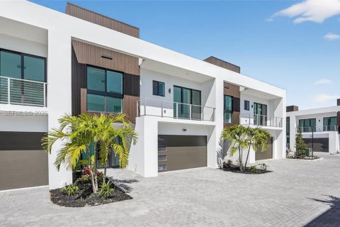 Touwnhouse à vendre à Dania Beach, Floride: 3 chambres, 191.38 m2 № 2090682 - photo 8