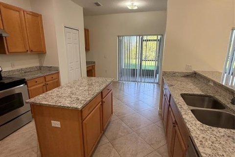 House in BELLALAGO in Kissimmee, Florida 4 bedrooms, 209.68 sq.m. № 1899707 - photo 15