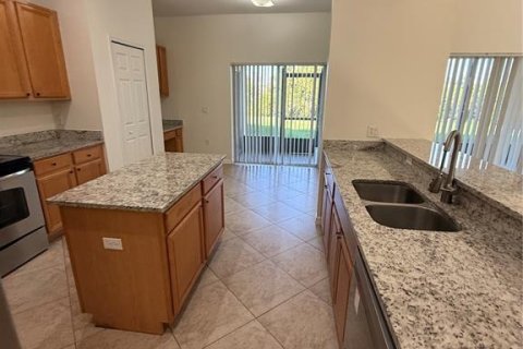 House in BELLALAGO in Kissimmee, Florida 4 bedrooms, 209.68 sq.m. № 1899707 - photo 13