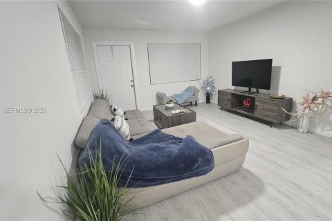 Снять в аренду виллу или дом в Форт-Лодердейл, Флорида 2 спальни, 253.99м2, № 2027596 - фото 2