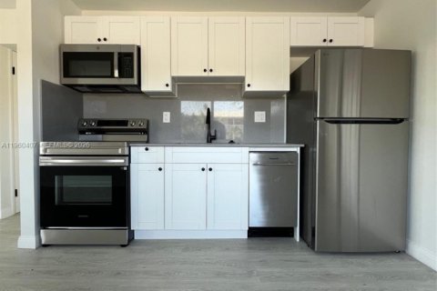 Снять в аренду виллу или дом в Форт-Лодердейл, Флорида 2 спальни, 253.99м2, № 2027596 - фото 20