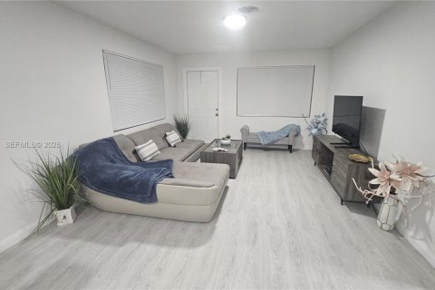 Снять в аренду виллу или дом в Форт-Лодердейл, Флорида 2 спальни, 253.99м2, № 2027596 - фото 6