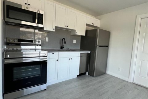 Снять в аренду виллу или дом в Форт-Лодердейл, Флорида 2 спальни, 253.99м2, № 2027596 - фото 19