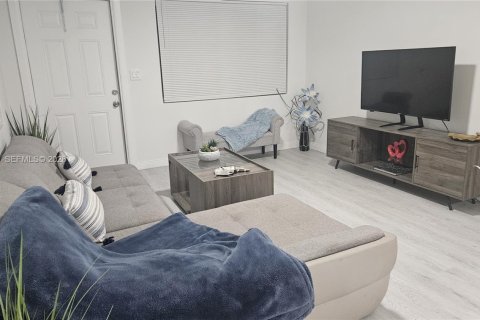 Снять в аренду виллу или дом в Форт-Лодердейл, Флорида 2 спальни, 253.99м2, № 2027596 - фото 4