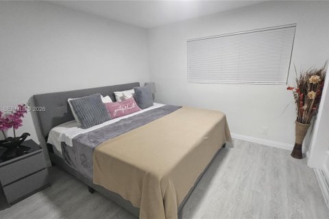 Снять в аренду виллу или дом в Форт-Лодердейл, Флорида 2 спальни, 253.99м2, № 2027596 - фото 12