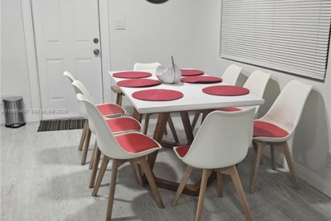 Снять в аренду виллу или дом в Форт-Лодердейл, Флорида 2 спальни, 253.99м2, № 2027596 - фото 10