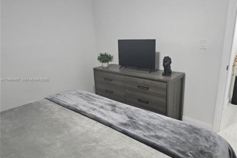 Снять в аренду виллу или дом в Форт-Лодердейл, Флорида 2 спальни, 253.99м2, № 2027596 - фото 3