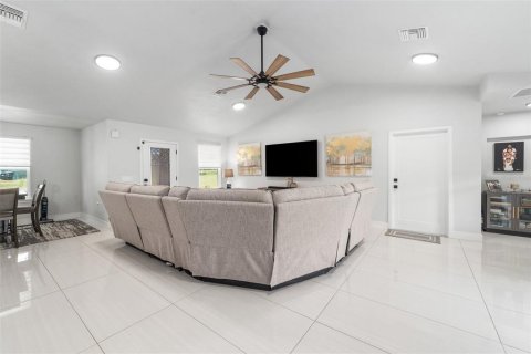 Villa ou maison à vendre à Bronson, Floride: 4 chambres, 196.86 m2 № 2291257 - photo 9