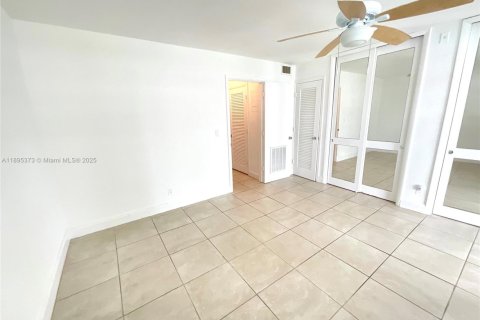 Copropriété à louer à Hallandale Beach, Floride: 1 chambre, 60.39 m2 № 1947239 - photo 17