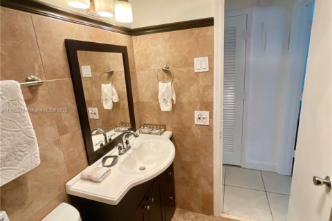 Copropriété à louer à Hallandale Beach, Floride: 1 chambre, 60.39 m2 № 1947239 - photo 20