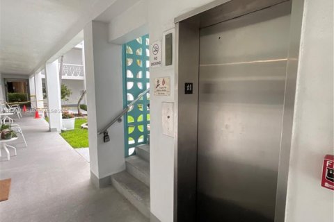 Copropriété à louer à Hallandale Beach, Floride: 1 chambre, 60.39 m2 № 1947239 - photo 26