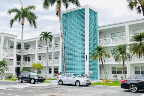 Copropriété à louer à Hallandale Beach, Floride: 1 chambre, 60.39 m2 № 1947239 - photo 1
