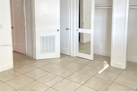 Copropriété à louer à Hallandale Beach, Floride: 1 chambre, 60.39 m2 № 1947239 - photo 16