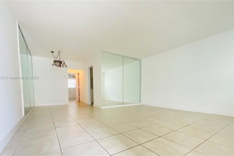 Copropriété à louer à Hallandale Beach, Floride: 1 chambre, 60.39 m2 № 1947239 - photo 8