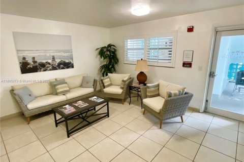 Copropriété à louer à Hallandale Beach, Floride: 1 chambre, 60.39 m2 № 1947239 - photo 28