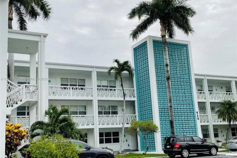 Copropriété à louer à Hallandale Beach, Floride: 1 chambre, 60.39 m2 № 1947239 - photo 2