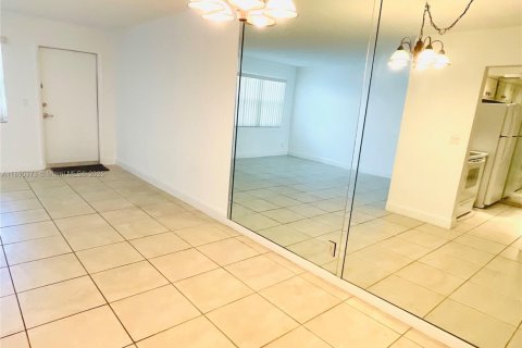 Copropriété à louer à Hallandale Beach, Floride: 1 chambre, 60.39 m2 № 1947239 - photo 15