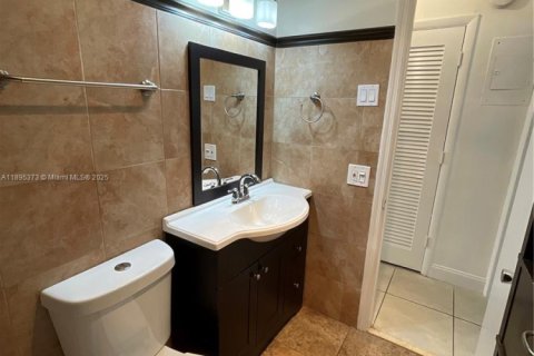 Copropriété à louer à Hallandale Beach, Floride: 1 chambre, 60.39 m2 № 1947239 - photo 24